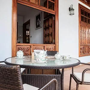 https://guanapay-home-en-el-centro-de-teguise.in-canary-islands.com